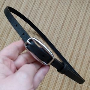 NWOT black thin leather belt